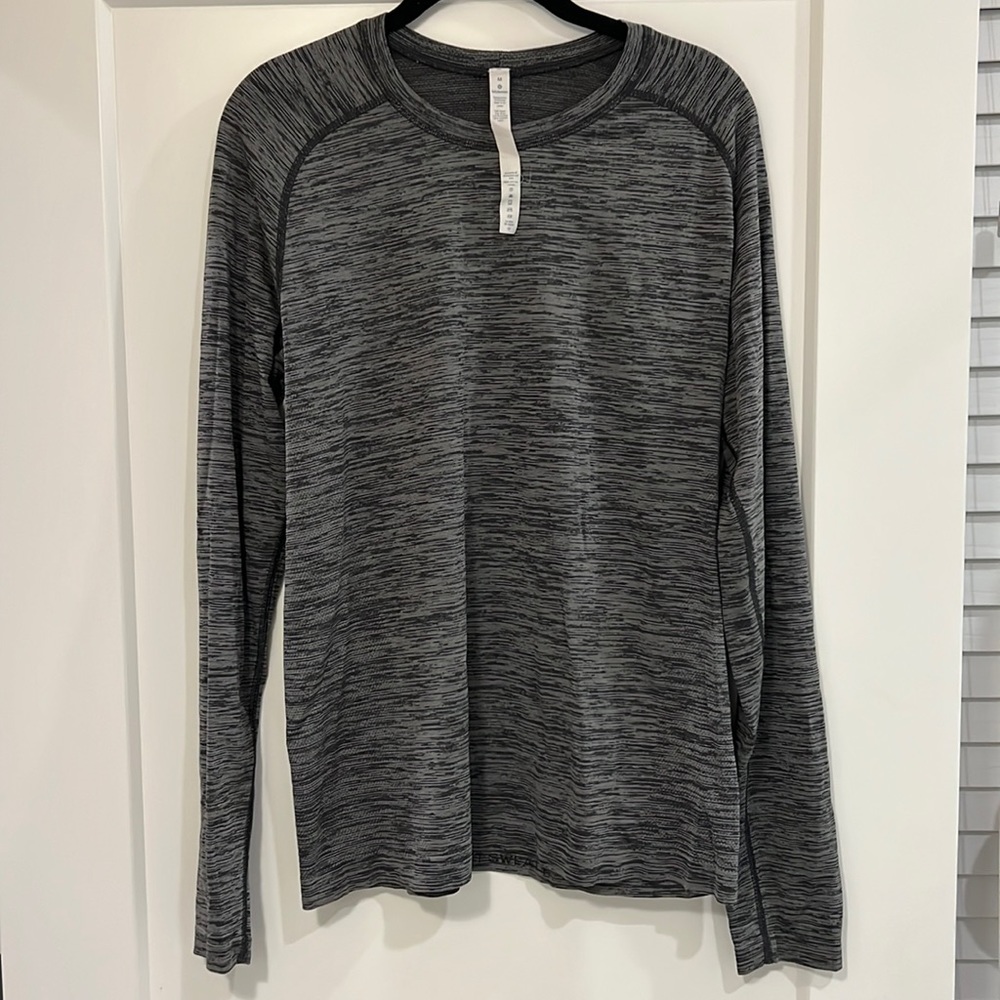 Lululemon Metal Vent Long Sleeve shirt size M